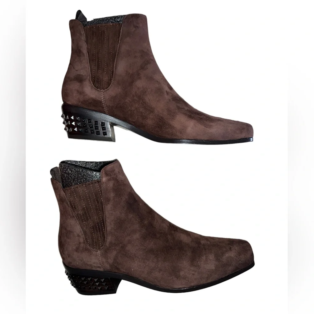 🤎 NIB! Donald Pliner Suede Stud Booties - Picture 4 of 13